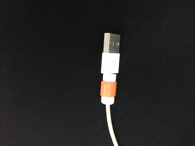 iPhoneケーブルガードを取り付けた状態